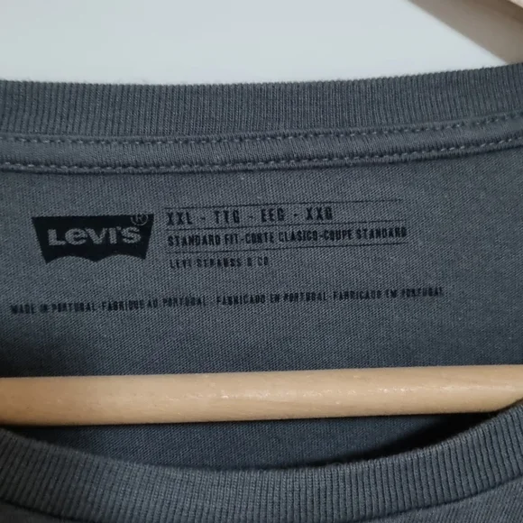 Levi's Men's Grey T-shirt with various Vintage Levi's Images on Front Size XXL - Picture 11 of 11